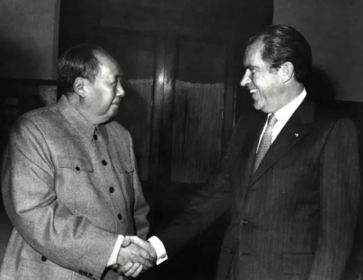 1970年毛主席连烧“两把大火”，尼克松会意，急派基辛格访华