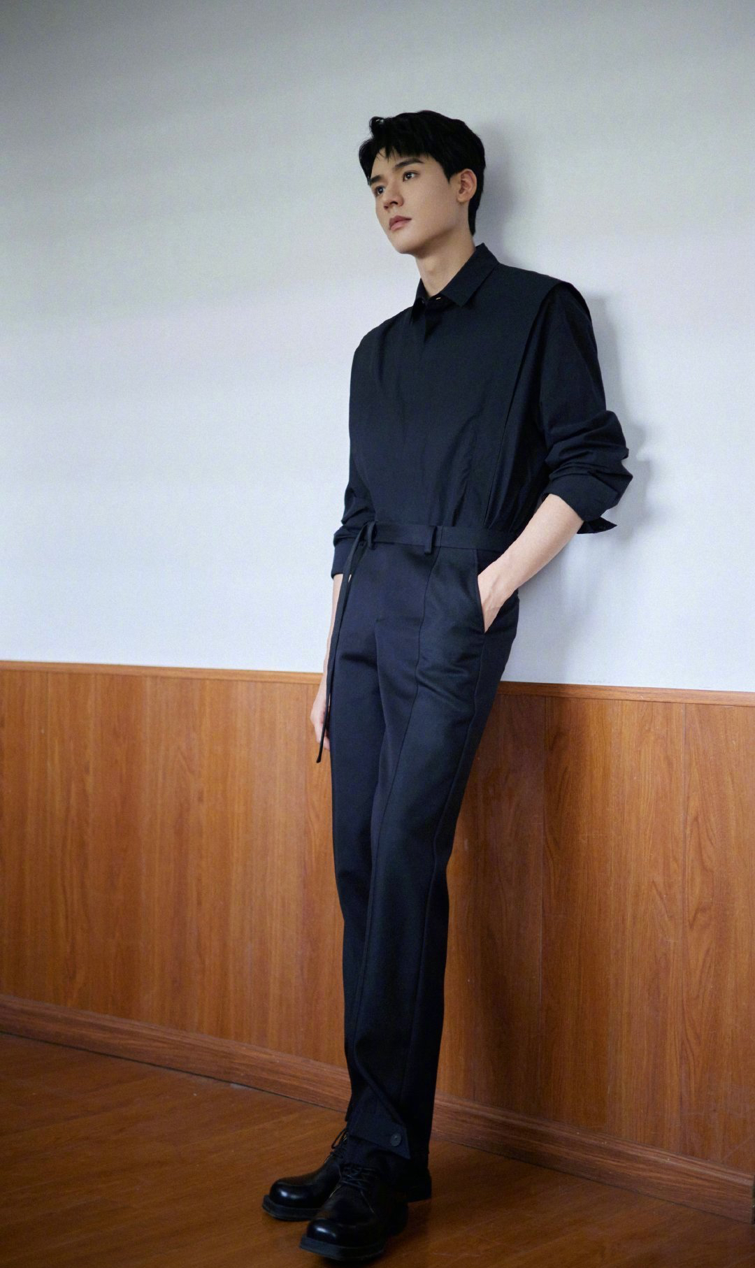 鼻子高挺,棱角分明,这3位男星的长相,完全长在女性的审美点上