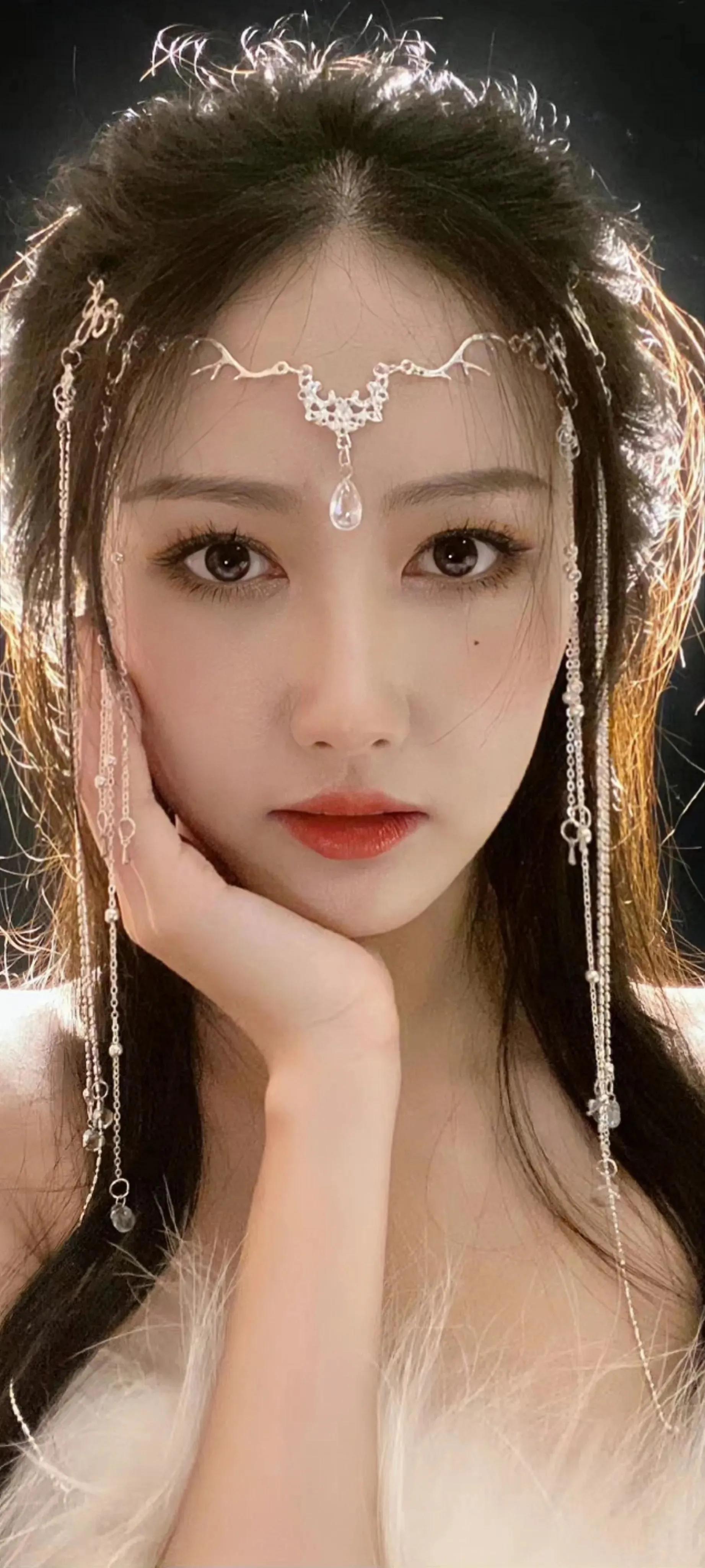 端庄美丽的张子璇