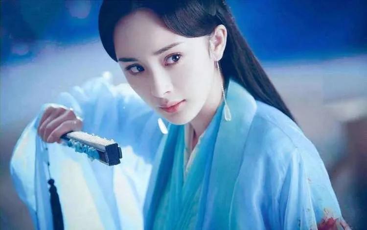 有没有人跟我一样因为性格喜欢上杨幂的