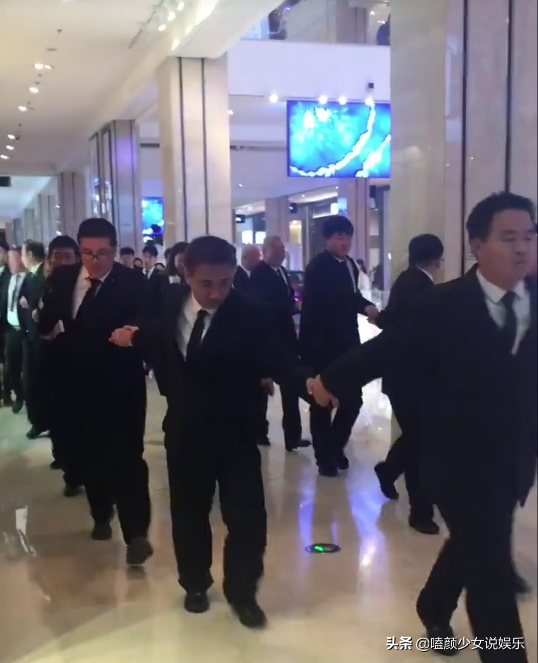 以为自己很红，结果没人捧场的翻车名场面，这8位明星尴尬又心酸