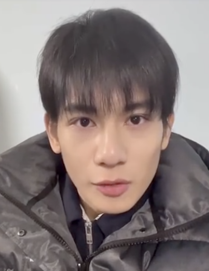 双眼皮如今变成颜值分水岭，有人靠它提升颜值，有人变身悲伤蛙