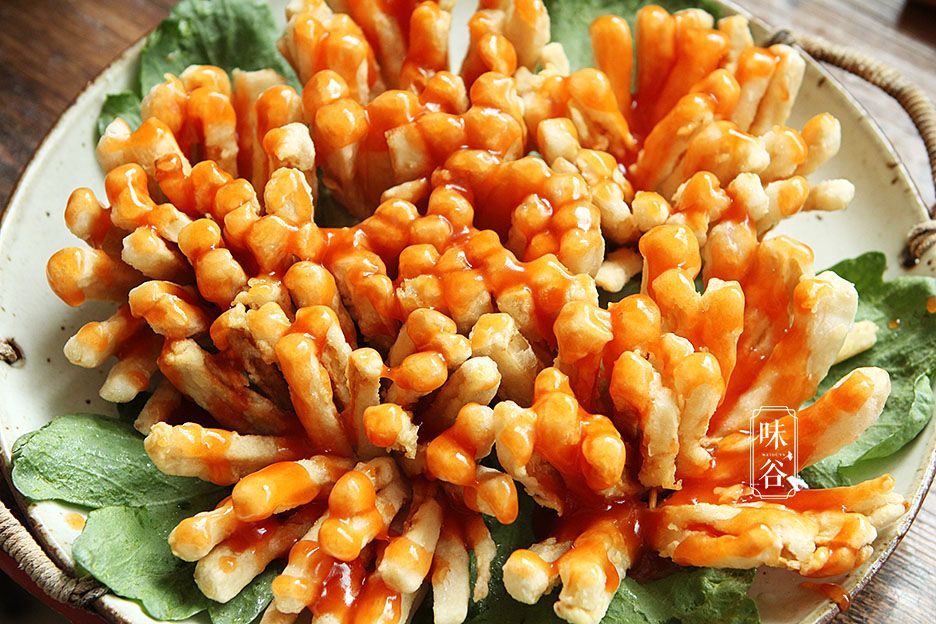 年夜饭，杏鲍菇这样做，不炒不凉拌，好吃又喜庆，寓意：锦上添花