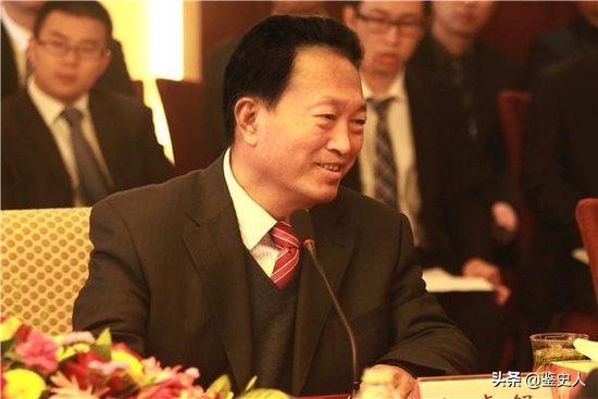 昔日河北首富：坐拥千亿帝国，家中27个保姆，最后却带儿子自首