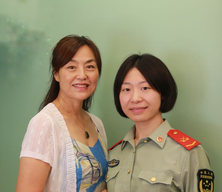 几载铁兵集蓉城，一朵绿花续军魂。 美篇制作：张淑芬