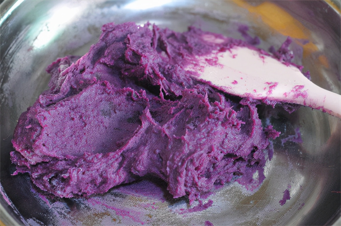 冬天吃红薯不如糕，1买就是10斤，不煮也不烤，一口一个超解馋