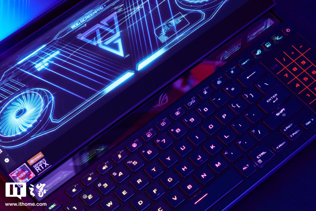 ROG 冰刃 6 双屏图赏：星云原画屏加持，双屏游戏本的终极形态