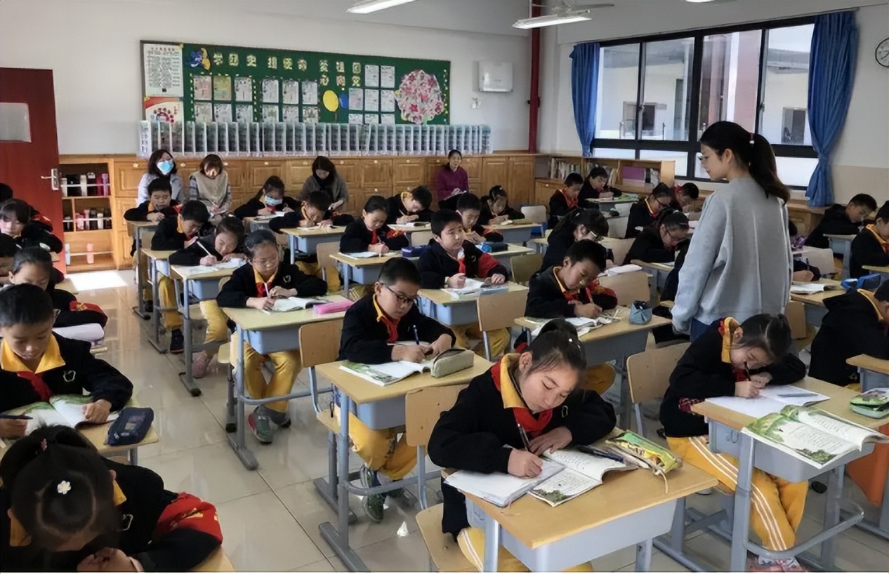 老师表面很喜欢，内心却“嫌弃到不行”的3类学生，地位不如学渣