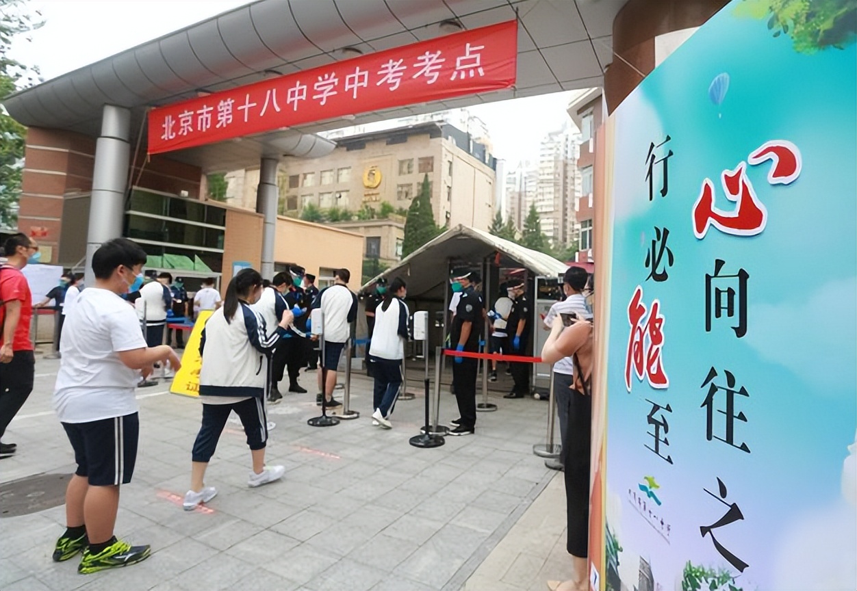 高中生应选“走读”还是“住宿”？选错高考或差50分，理由很现实