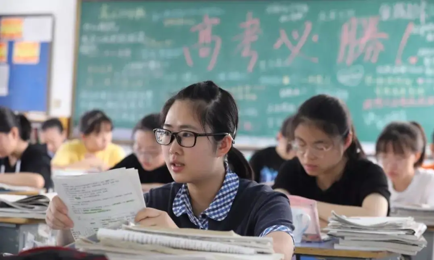 教育部发出通知，高中生复读有调整，家长看后很惆怅