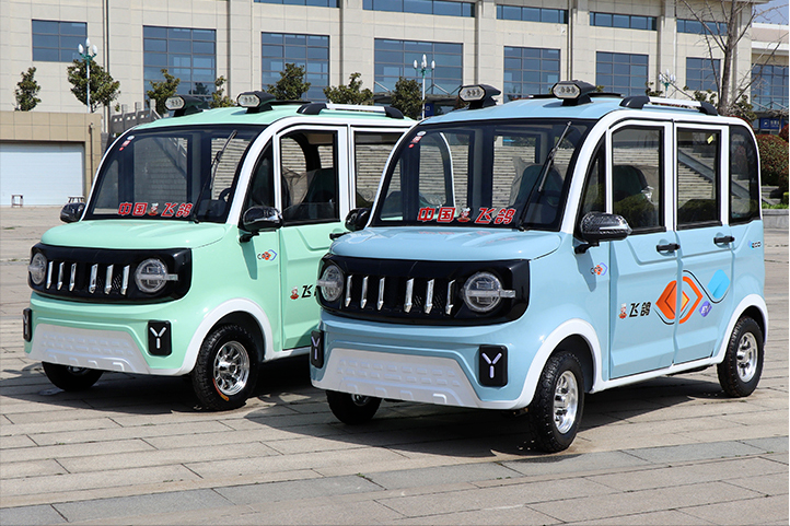 全封闭油电四轮车价格2款四轮老年代步车