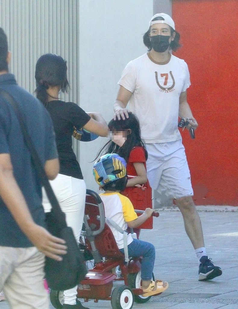 王力宏被曝4年前就想离婚，因李靓蕾怀三胎计划搁浅，经纪人辟谣