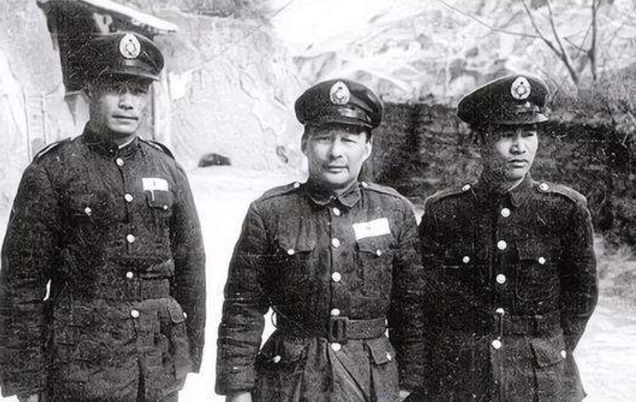 毛主席被胡宗南围困，距离不到500米，生死之际出奇兵，谁来了？