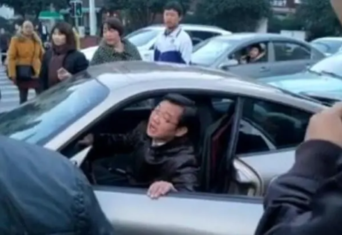 19年后，再看奇志和大兵各自的境遇，他们的差距一目了然