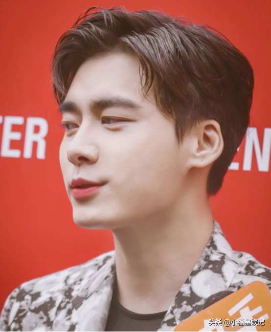 盘点“歪嘴杀”的13位明星，个个惊艳到糖分超标，帅到心坎里了