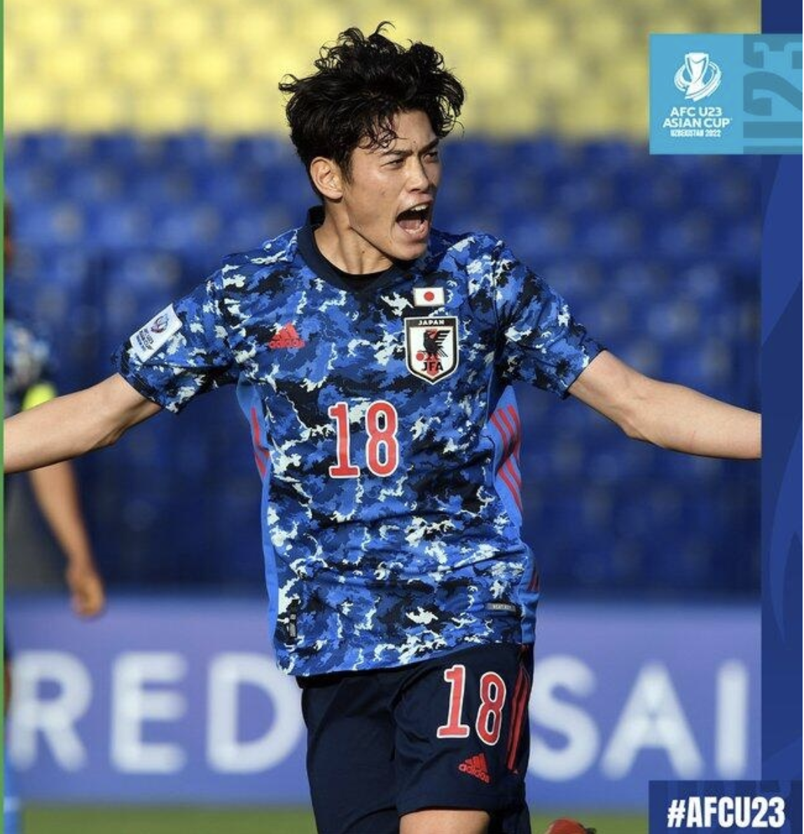 日本站比赛虐韩国(U23亚洲杯四强出炉：日本3-0韩国，十人越南0-2沙特遭淘汰)