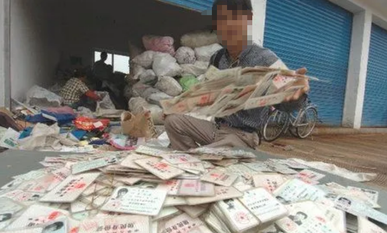 2011年，陕西男子收到与不知名女子裸照，警方查出系列民生大案