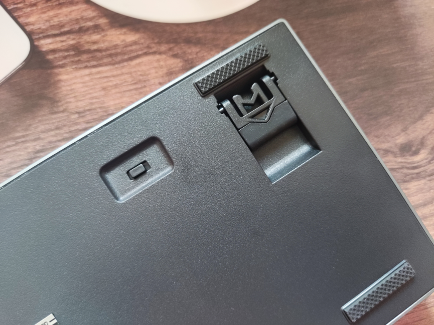 雷柏V700-8A多模无线游戏机械键盘：这才叫全能机械键盘