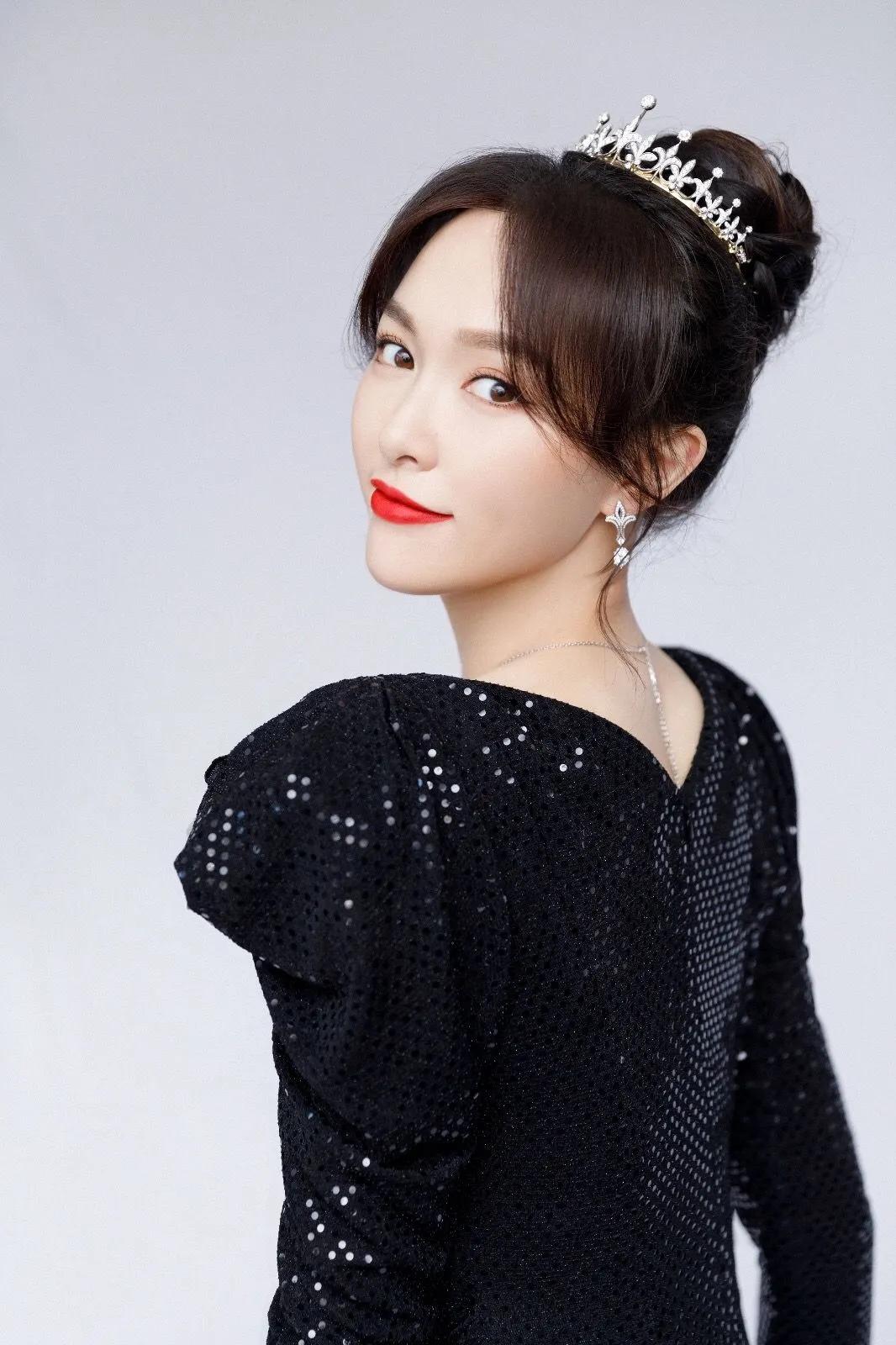 唐嫣黑白长裙宛如公主