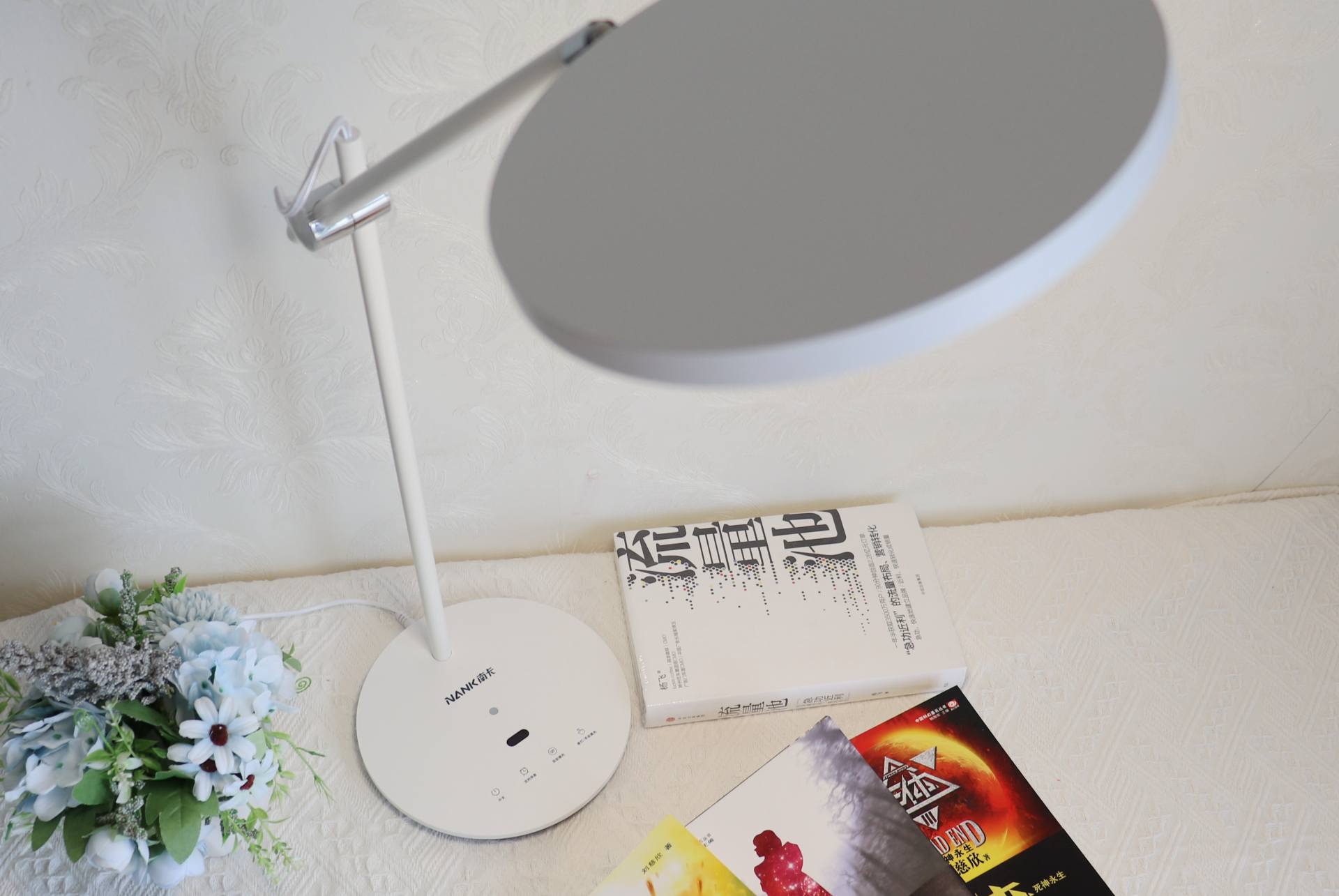 专为孩子设计，保护孩子视力—南卡-L1护眼台灯