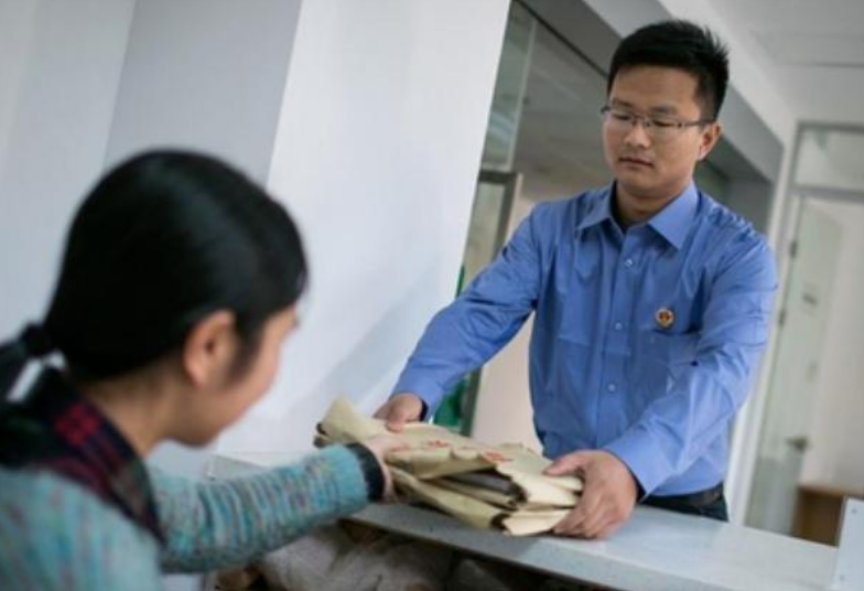 公务员​“绩效奖”如何发放？各地区情况不同，教师也需多了解