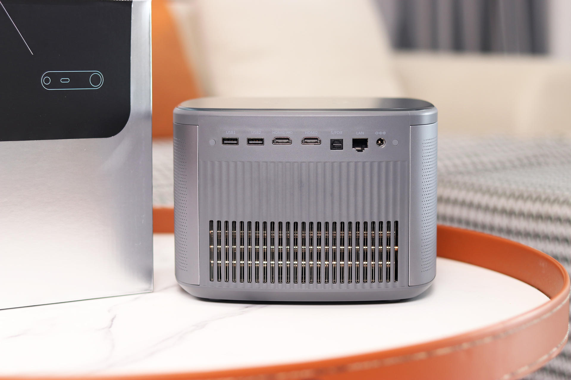 还原本真色彩！徕卡加持的旗舰投影：坚果J10S上手体验