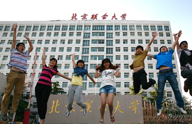 适合文科生报考的大学，未来发展前景好，学文的学生要了解