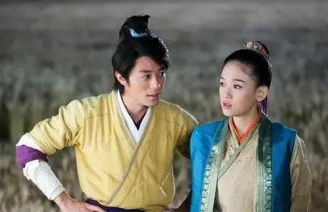 你觉得东方不败哪个打扮最好看？