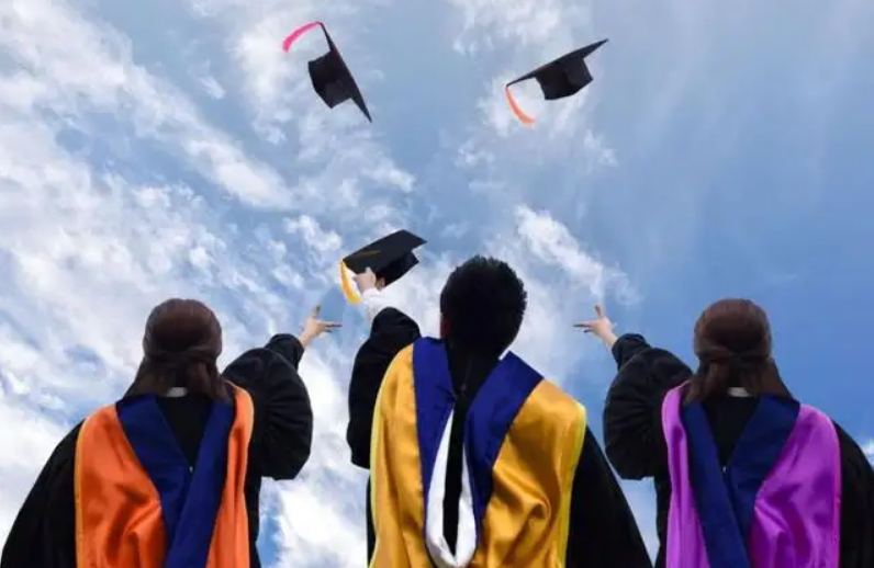 大学里严重饱和的4个专业，就业竞争激烈，就连考研都很“卷”