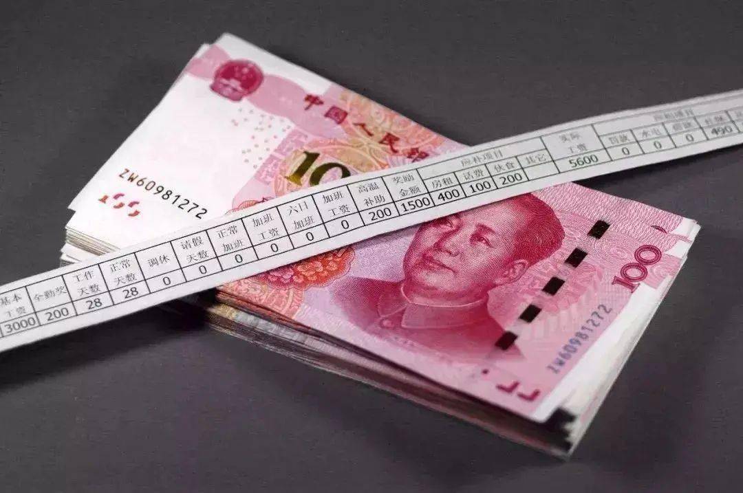 中国工资现状到底如何？月入一万不如要饭，现实真的是这样吗？