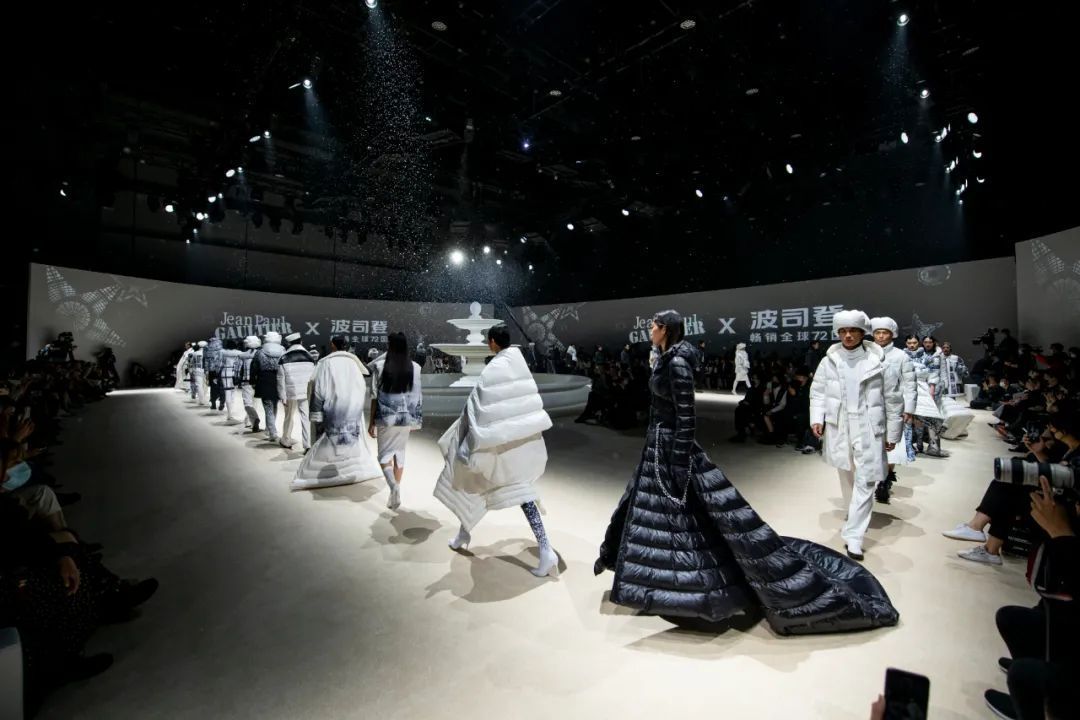 “内卷”下爆火的网红羽绒服，有的持续销量可观，有的却是智商税