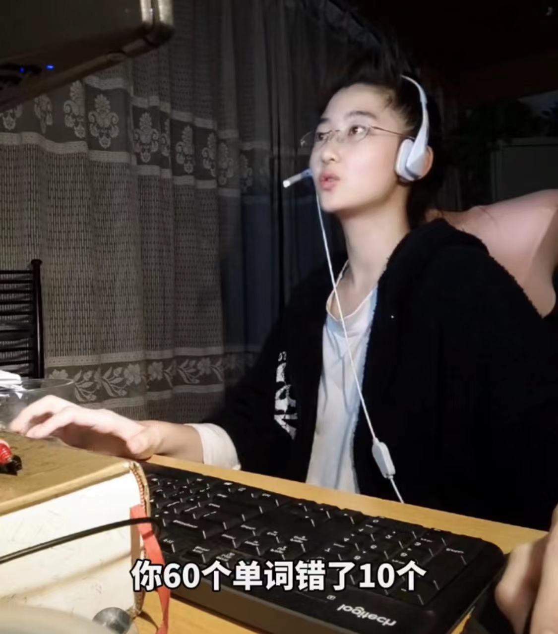 上海高三英语老师走红，代入感太强了，家长：这样的老师来一打