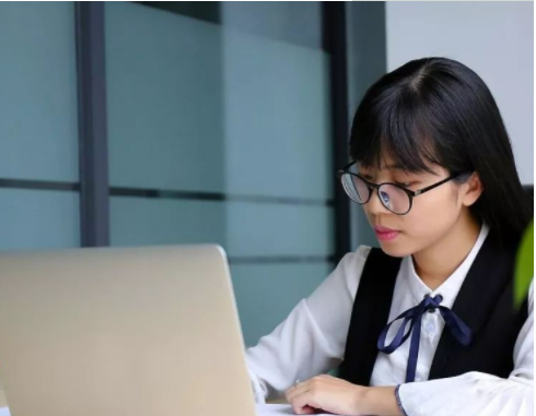 大学男生的“理想女友职业”排名，教师稳居榜首，幼师排名不理想