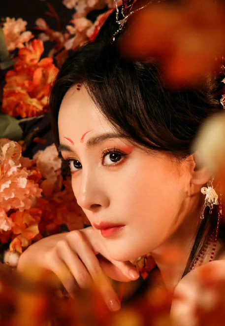 杨幂《狐妖小红娘》海报曝光!"狐妖"造型媚眼如丝超惊艳