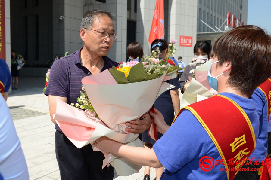 白衣执甲 最美逆行——渭南市中心医院援护医疗队员平安凯旋（组图）