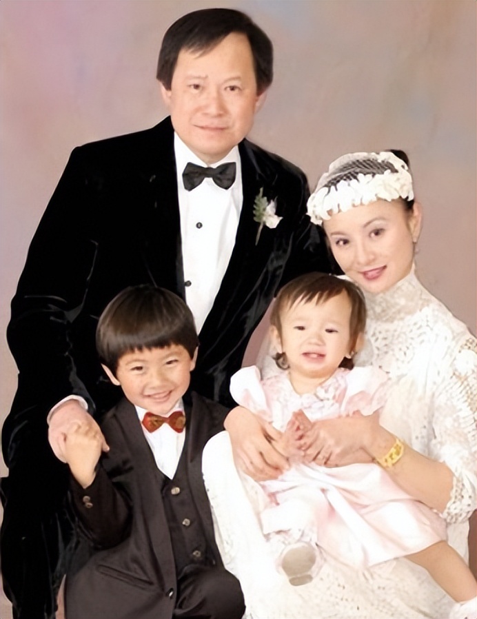 李赛凤：婚姻失败让她声名狼藉，15年后仍对婚姻恐惧，今生活如何