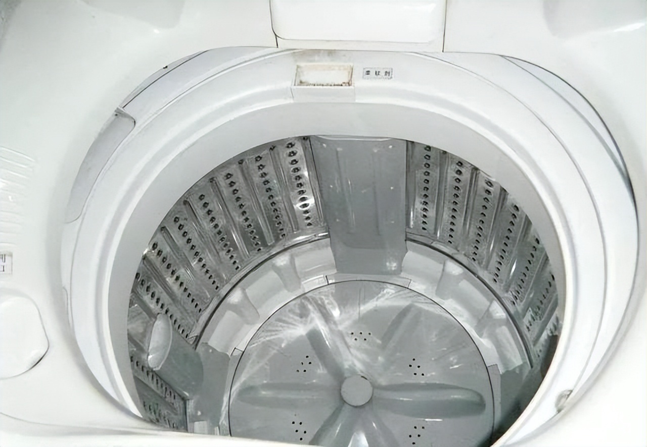 刚洗好的衣服总是沾满毛絮?get洗衣机清洁秘诀,减少细菌滋生