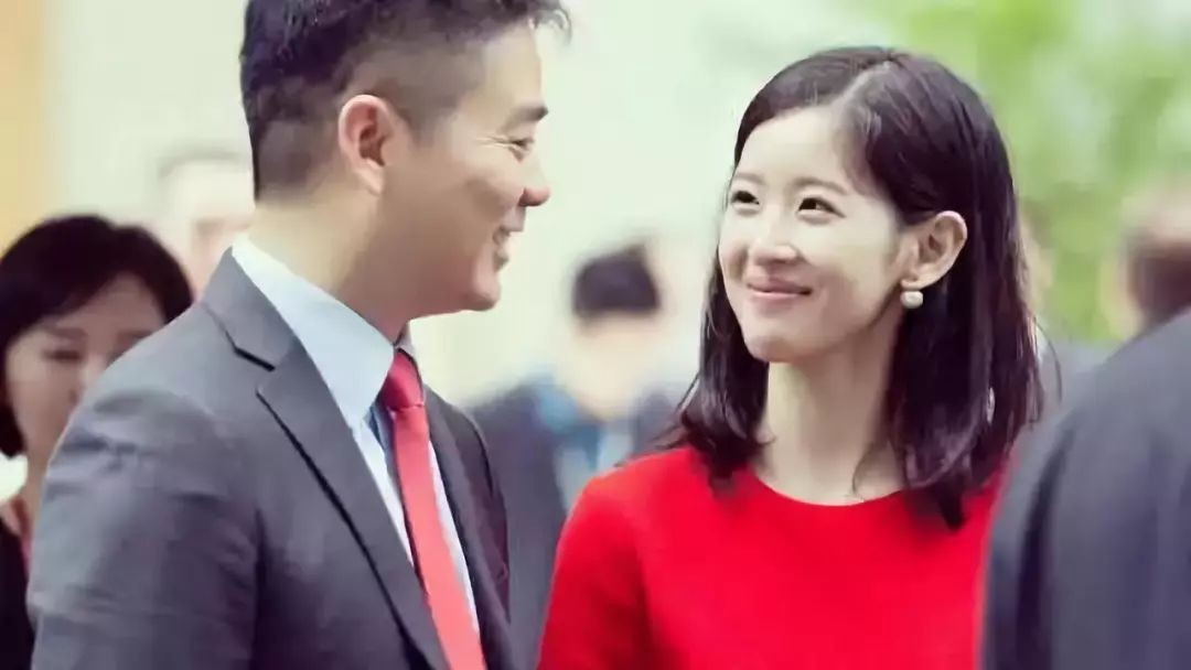 章泽天，嫁给刘强东7年，她的聪明让人刮目相看