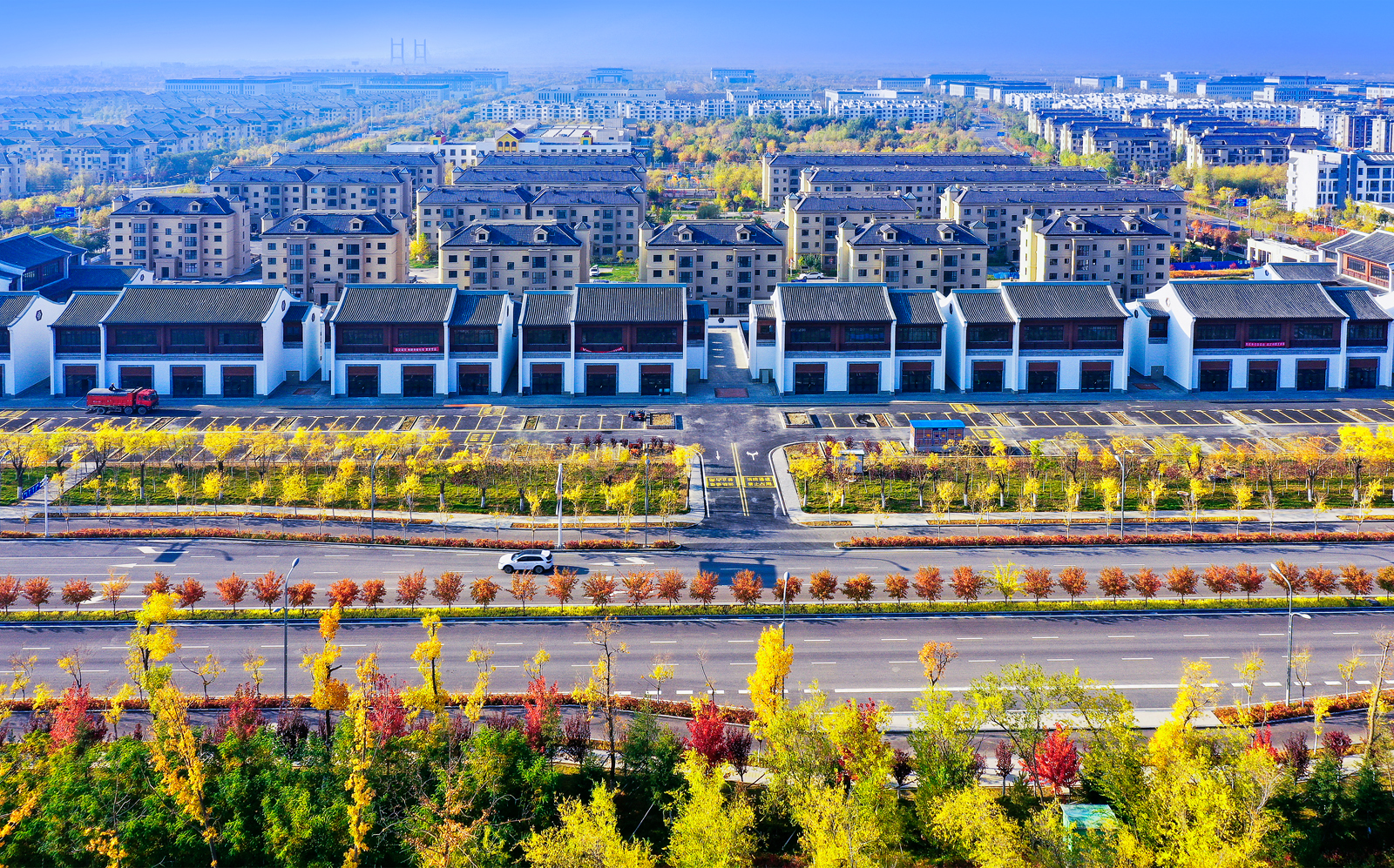 "等到千里雪消融,等到草原上送来春风,可克达拉改变