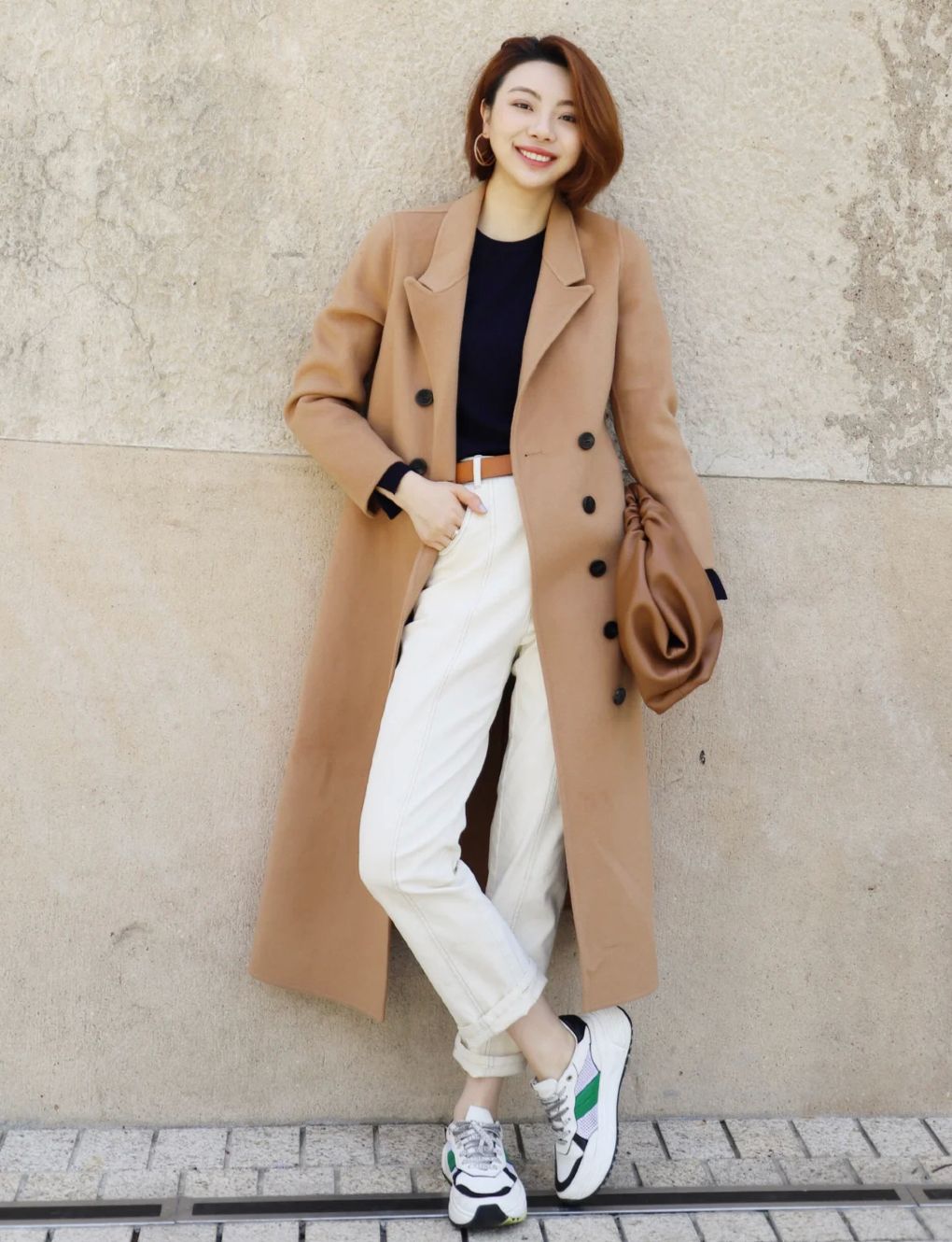 不管是穿大衣还是羽绒服,今年流行搭配"白裤子",时髦又高级感