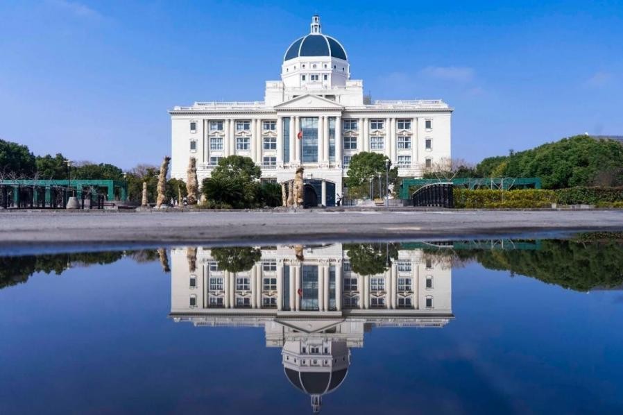 上海超有范高校！地铁直达，坐拥7大食堂，绝美图书馆，还有古希腊风建筑