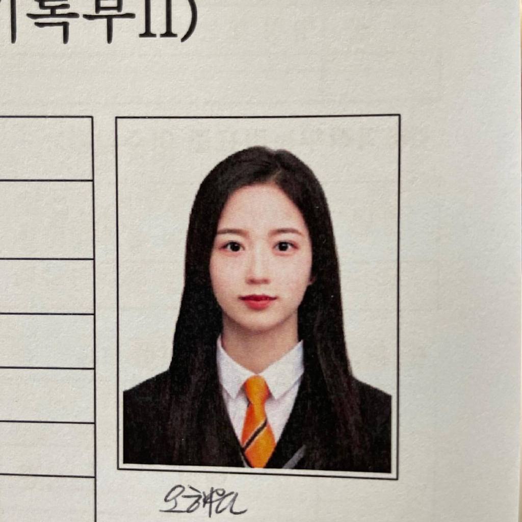 19岁韩国女星，NMIXX吴海媛，证件照也像画报，清纯可爱少女甜妹