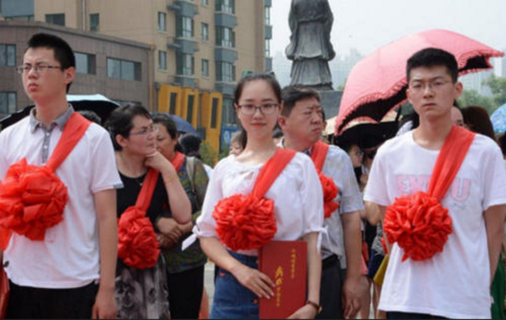 高考史上2位“最顶级状元”，一个留美当教授，一个中科院研究院