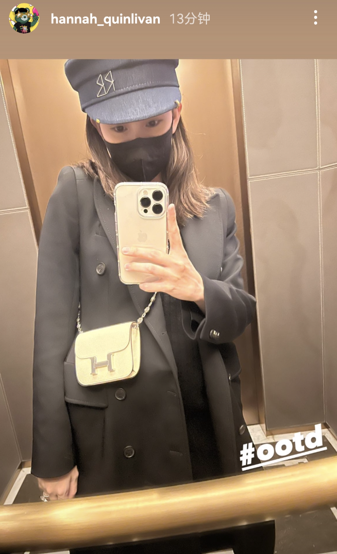 昆凌晒六个月孕肚照，穿风衣巧遮腹部，素颜清纯婚戒抢镜