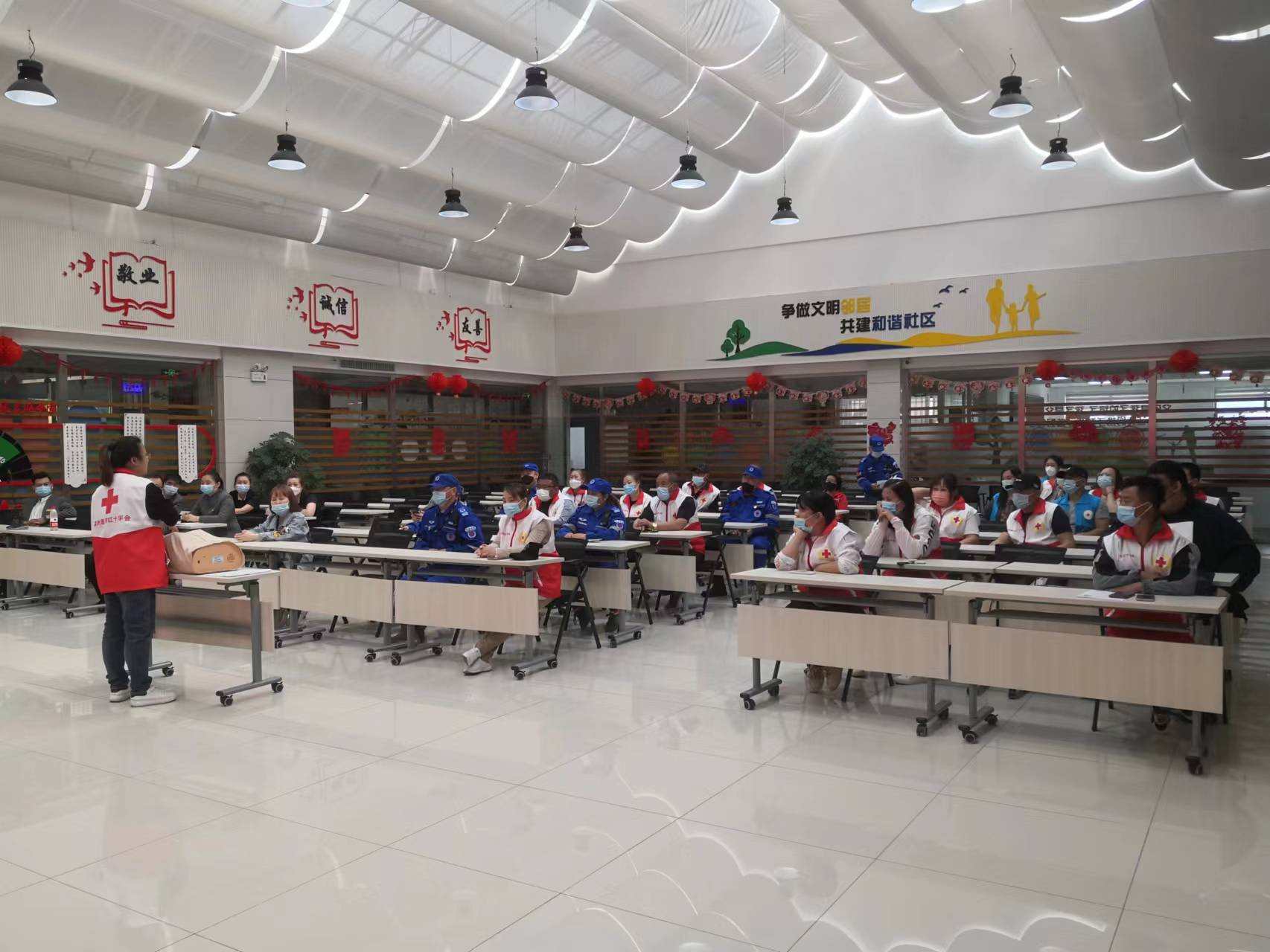 满洲里市红十字会开展应急救护培训