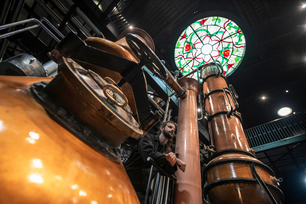 颇具特色的亨利爵士琴酒新酒厂