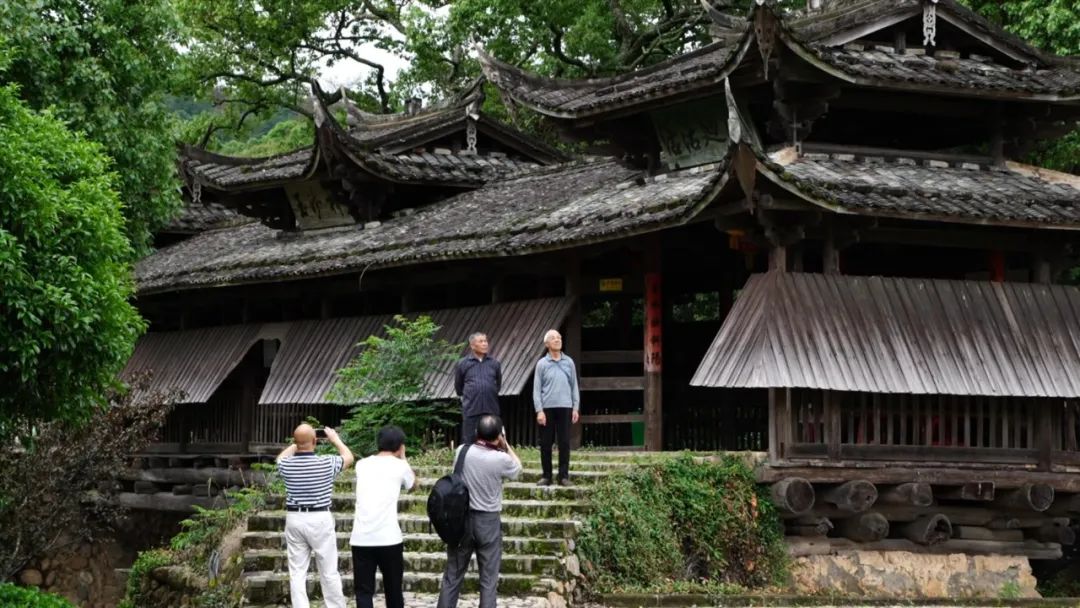 龍巖市攝影家協(xié)會(huì)鄉(xiāng)村振興攝影志愿服務(wù)隊(duì)走進(jìn)四堡采風(fēng)創(chuàng)作
