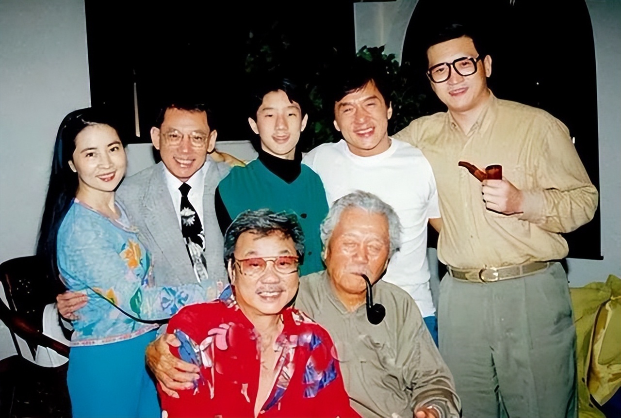 2007年成龙和亲哥安徽相认，对方一贫如洗，他有没有帮帮哥哥们