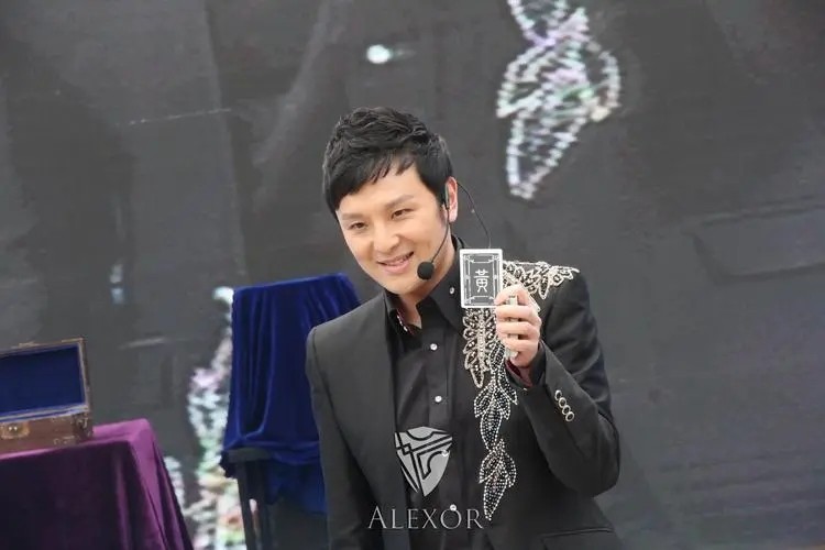 “魔术师”刘谦，从一夜爆红到消失，被时代抛弃还是安于现状？