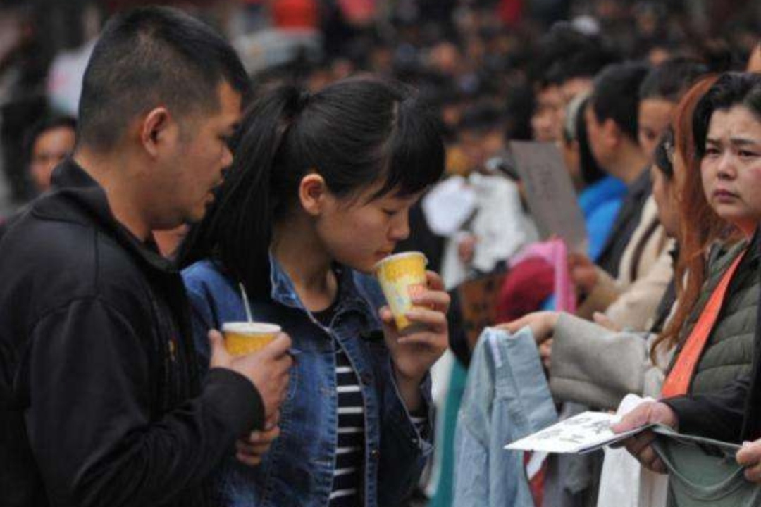 农村大学生（为啥农村出来的大学生）